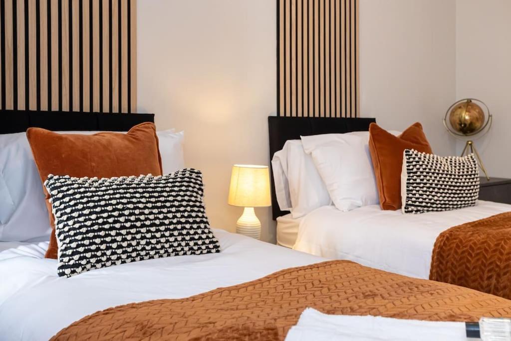 Railway House - Central Warrington - Sleeps 6 Zewnętrze zdjęcie