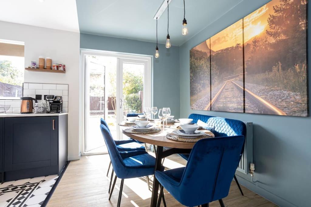 Railway House - Central Warrington - Sleeps 6 Zewnętrze zdjęcie
