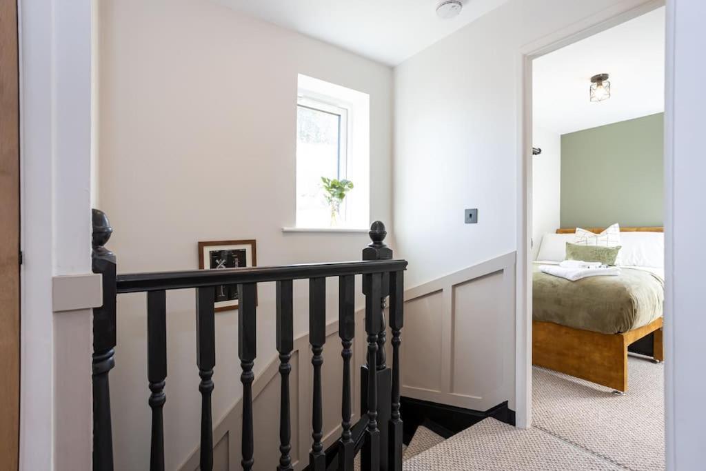 Railway House - Central Warrington - Sleeps 6 Zewnętrze zdjęcie