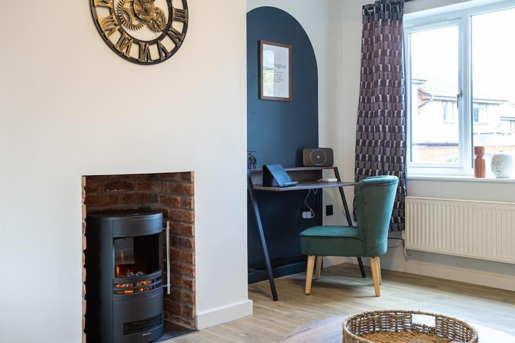Railway House - Central Warrington - Sleeps 6 Zewnętrze zdjęcie