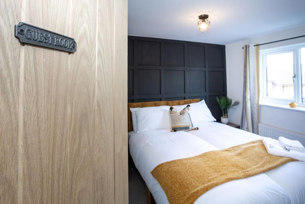 Railway House - Central Warrington - Sleeps 6 Zewnętrze zdjęcie