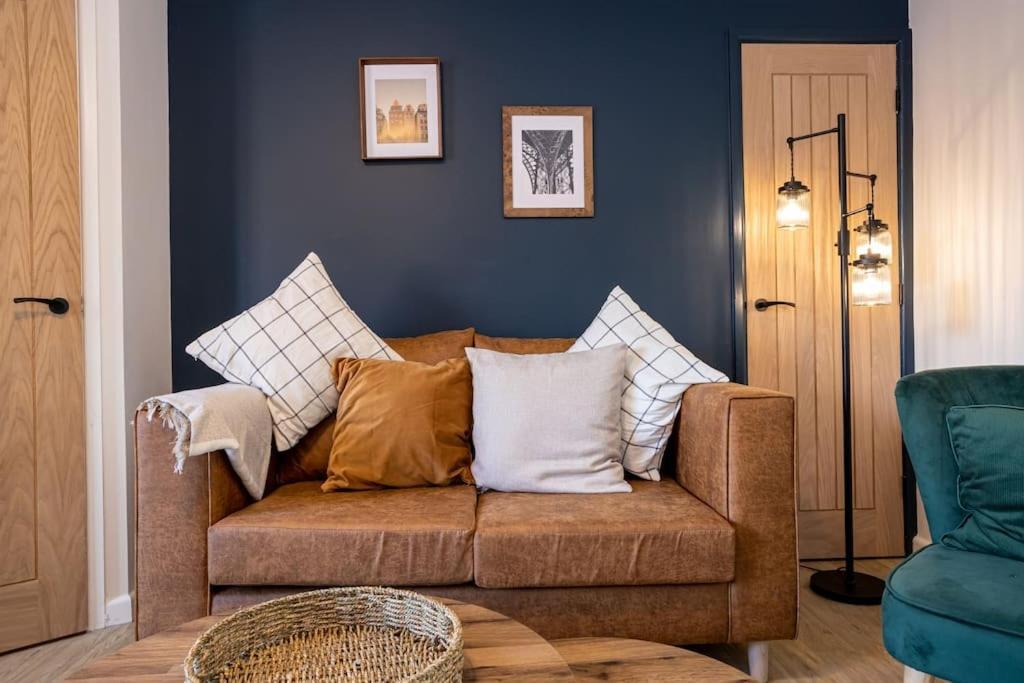 Railway House - Central Warrington - Sleeps 6 Zewnętrze zdjęcie