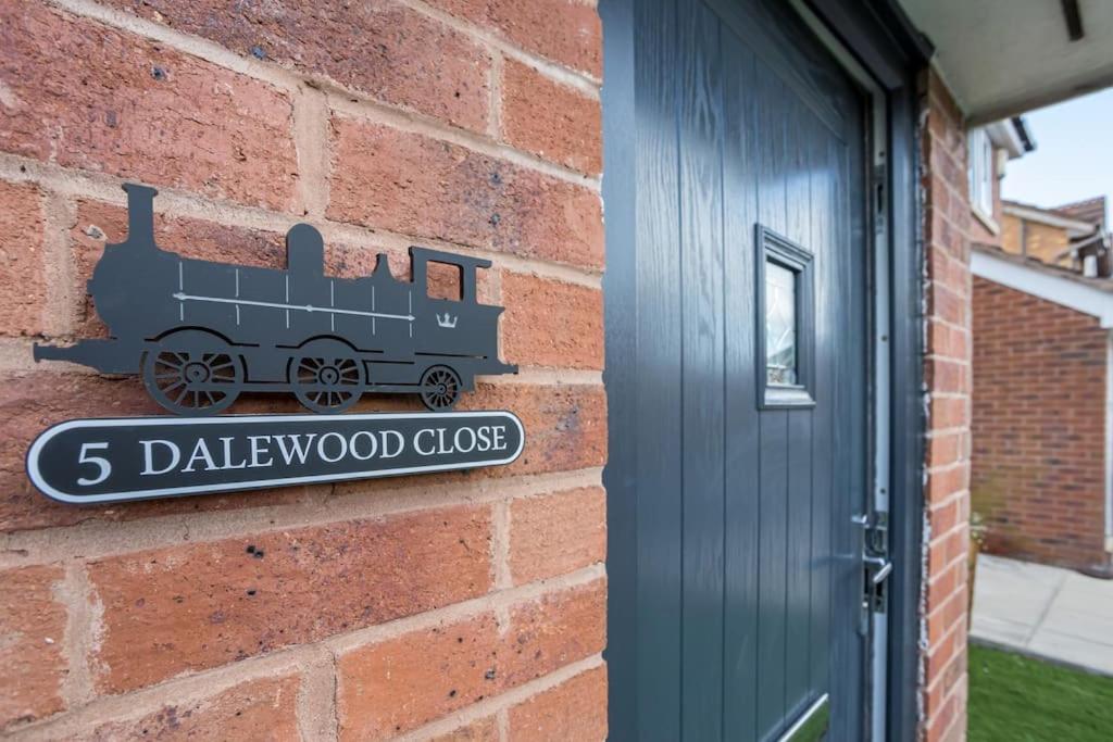 Railway House - Central Warrington - Sleeps 6 Zewnętrze zdjęcie
