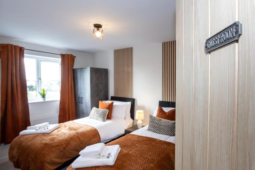 Railway House - Central Warrington - Sleeps 6 Zewnętrze zdjęcie