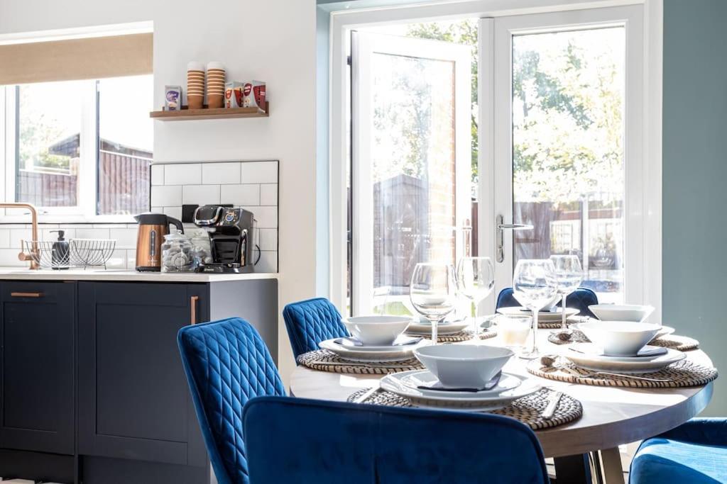 Railway House - Central Warrington - Sleeps 6 Zewnętrze zdjęcie
