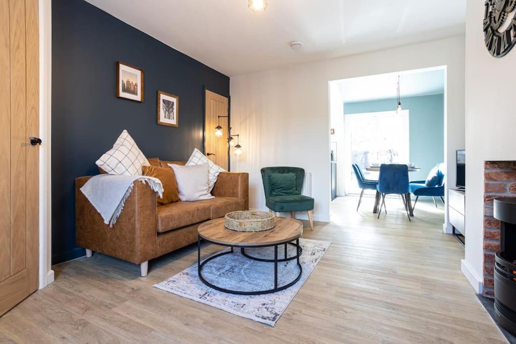Railway House - Central Warrington - Sleeps 6 Zewnętrze zdjęcie