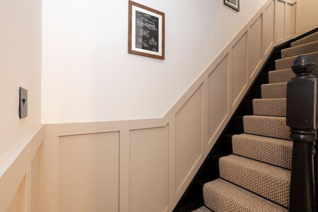 Railway House - Central Warrington - Sleeps 6 Zewnętrze zdjęcie