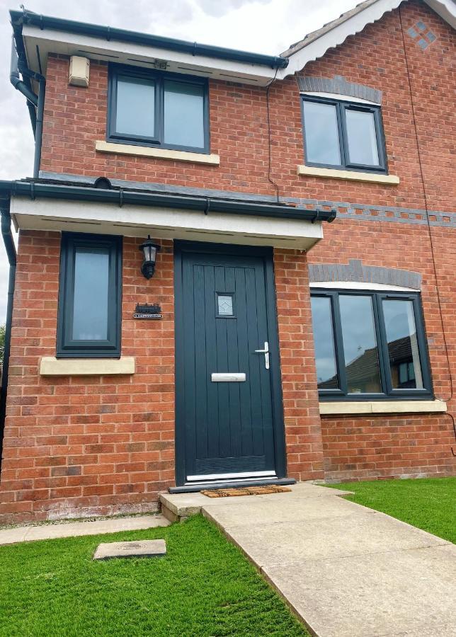 Railway House - Central Warrington - Sleeps 6 Zewnętrze zdjęcie